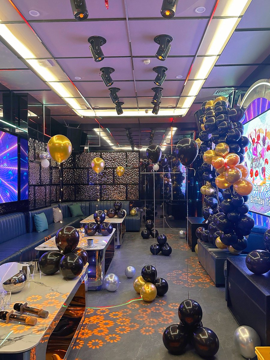 qumatouzhengd12's tweet image. KTV Night Alert! Grab your crew, belt your favorite tunes, and let the good vibes roll tonight!  #KTVFun #SingYourHeartOut