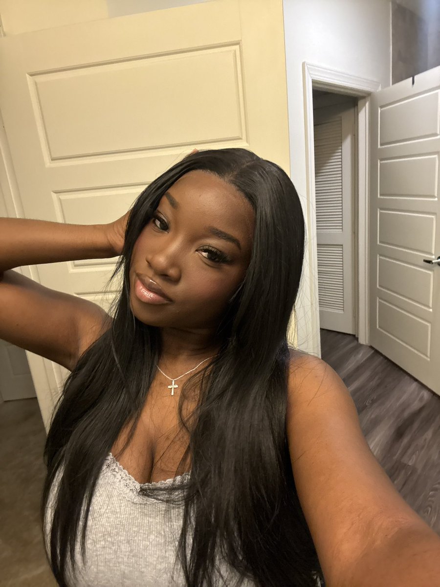 erinaraa tweet media