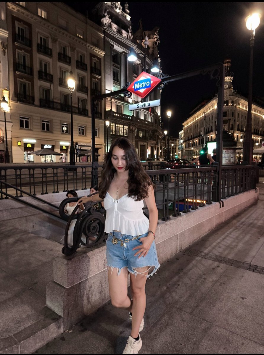 _iremnll's tweet photo. Siempre me han gustado los españoles. Madrid me robó el corazón ❤️ 

#İspanya #ispanyaturkiye #ispanyatuerkiye #İspanyol #turcos #España #EspanaTurquia https://t.co/3DKFir2LFH