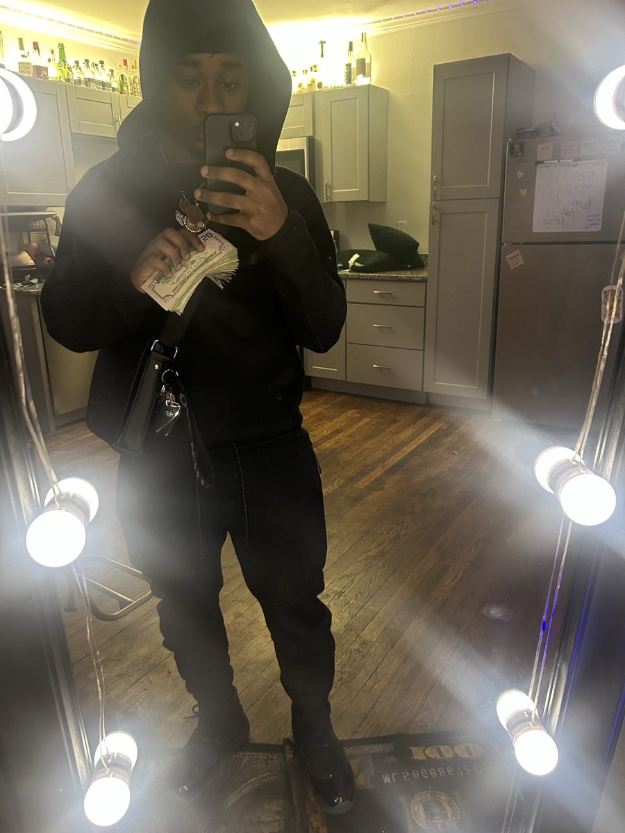 demontakeoff tweet media