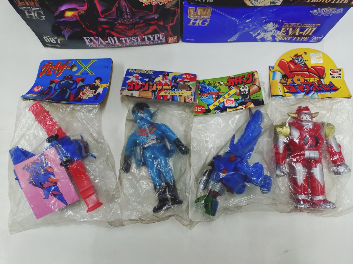 先ほどエヴァンゲリオンのプラモやソフビ等をお売り下さったお客様