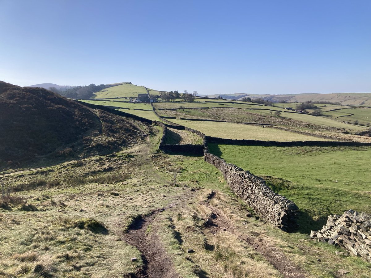 Good morning everyone wishing you a lovely day 😀Along Taxal Edge towards Windgather Rocks. This week’s weather walking from Whaley Bridge 💚
