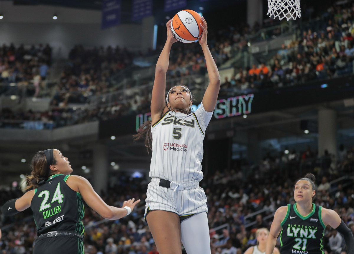 OptaSTATS's tweet photo. Julian Reese &amp; Angel Reese are the first brother-sister duo in NBA/WNBA history to each have a 20-rebound game in their respective leagues.

Both accomplished the feat as rookies. https://t.co/cWjh48AFXi