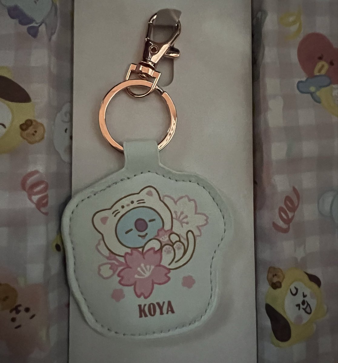 eririeume's tweet photo. 交換お願いします
ファミリーマート
合成皮革キーホルダー

出】KOYA

求】RJ

郵送での交換可能な方
よろしくお願いします。

 #BT21 
 #交換
 #ファミマ https://t.co/s5KT1NIOXy