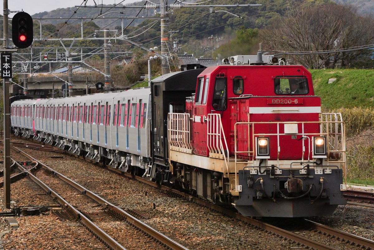 toukainohito's tweet image. 2026 3/6

9772レ
DD200-6+ヨ+都営12-600形8B+ヨ
日車出場甲種輸送
新所原にて