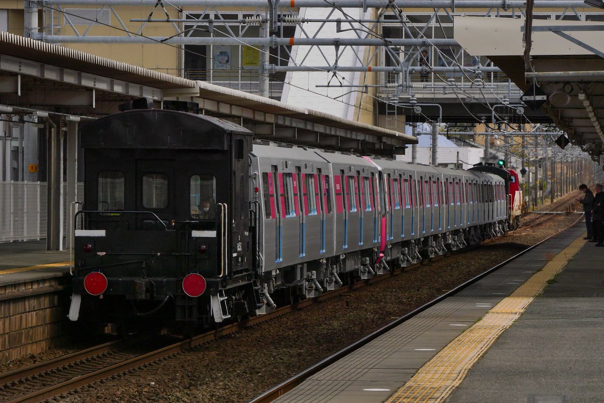 toukainohito's tweet image. 2026 3/6

9772レ
DD200-6+ヨ+都営12-600形8B+ヨ
日車出場甲種輸送
新所原にて