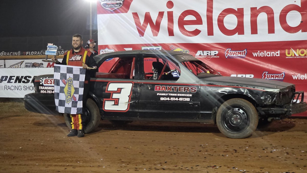 gisdirt's tweet photo. Congrats to Chase Collins, Crown Vic feature 
winner 🏁 
Wieland Winter Nationals night 2 https://t.co/7lGPKbnLX8