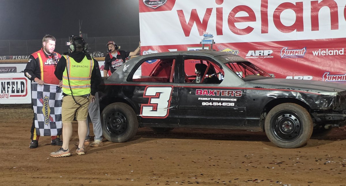 gisdirt's tweet photo. Congrats to Chase Collins, Crown Vic feature 
winner 🏁 
Wieland Winter Nationals night 2 https://t.co/7lGPKbnLX8