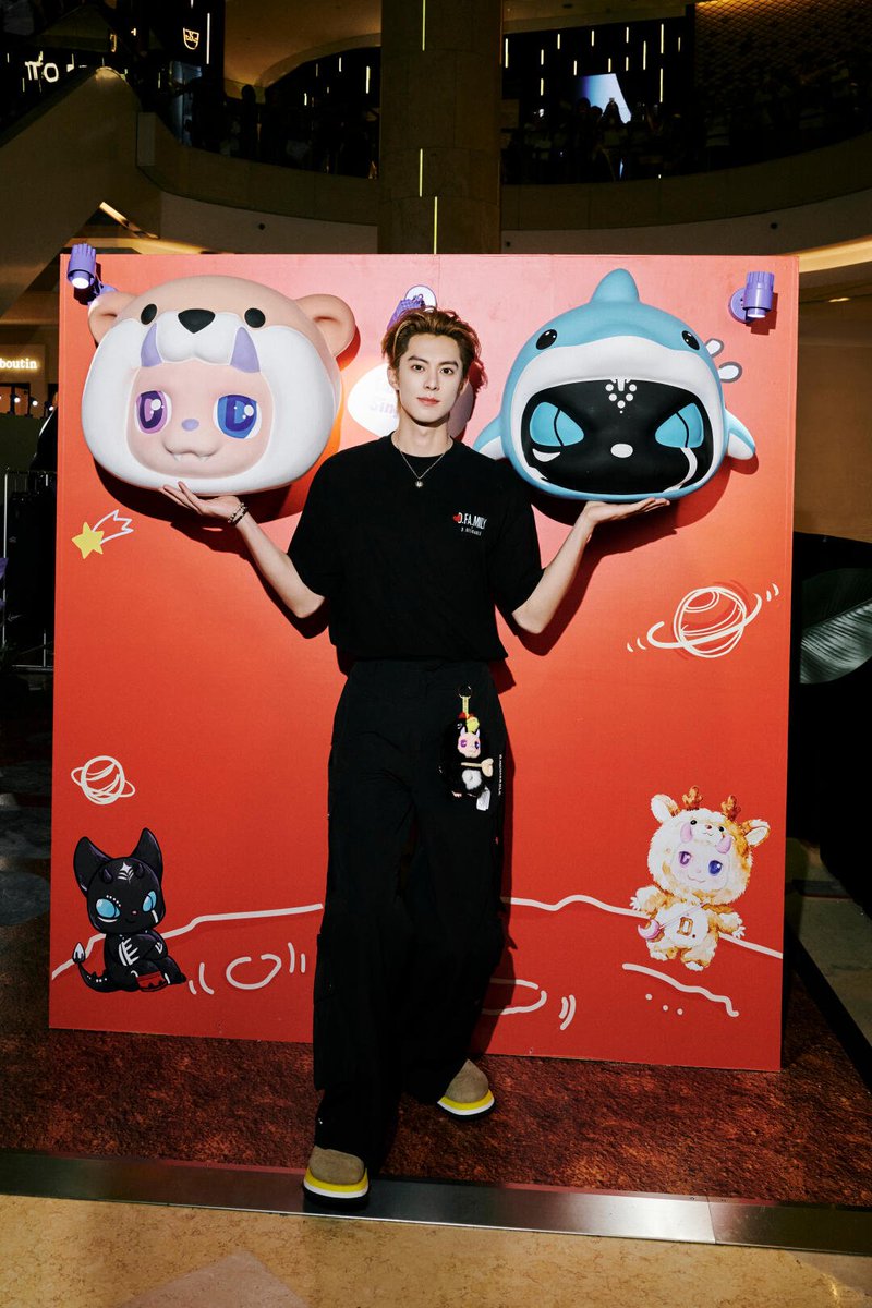260306 #DylanWang Studio posted some pictures from his Singapore trip to the #DDesirable pop-up at ION Orchard in January 2026, jointly presented by the Singapore Tourism Board as part of their collaboration.