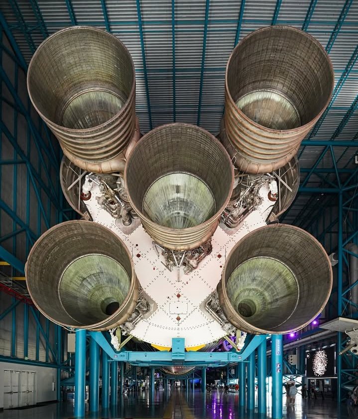 Engines of the Moon: The Saturn V 🚀🔥
Stare into the massive F-1 engines of the Saturn V, the powerhouse that sent humanity to the Moon! These five mechanical giants represent the pinnacle of engineering and our unstoppable quest for the stars. ✨🌕