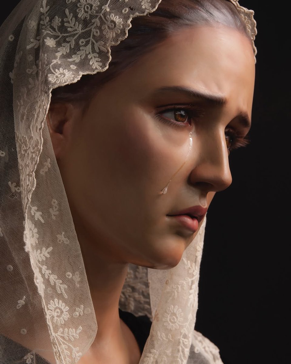 ZoeHall657146's tweet photo. Hoy, en el día de la festividad de la Virgen del Carmen, quiero compartir con vosotros algunas imágenes para el recuerdo de mi Virgen del Carmen de Dos Hermanas. Parece que fue ayer cuando le estaba haciendo estas fotos en mi taller, vestida por mi q... https://t.co/gsameO5iSx