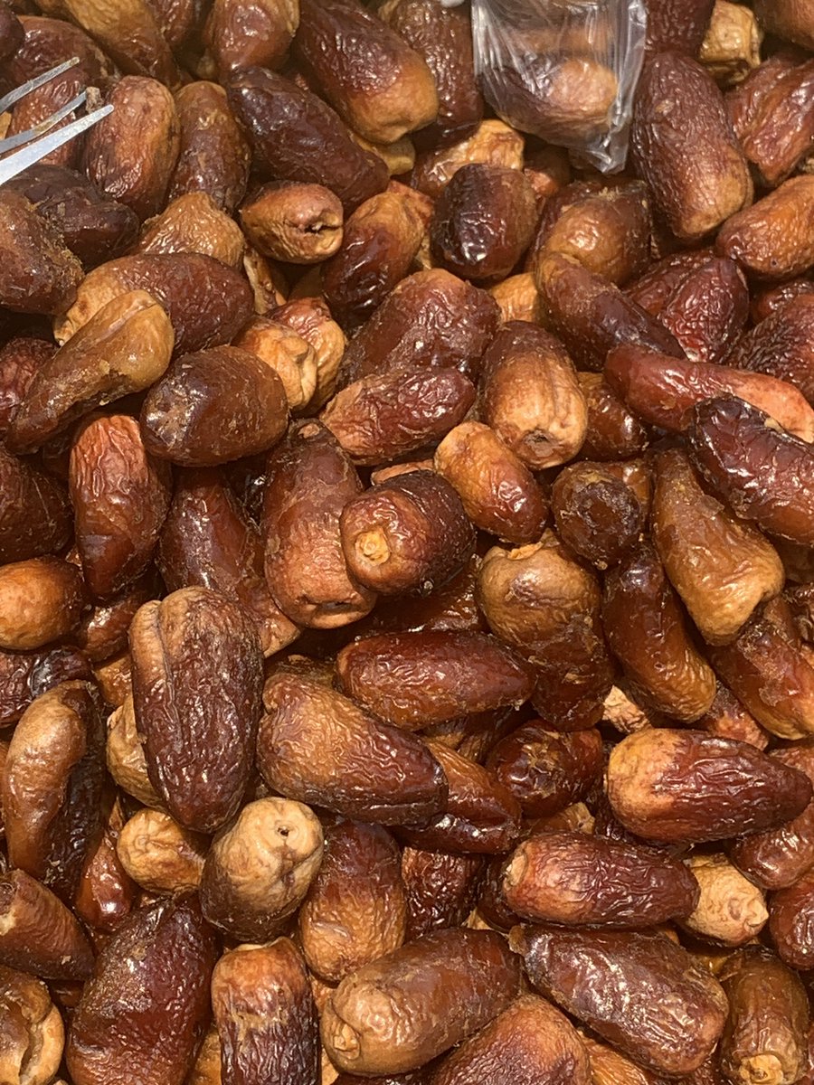 Mulatakobae's tweet photo. Voilà mon achat du mois 
Très bonne découverte 
Cake aux dattes avec la farine de patate 🥔 
Confiture 
C’est tellement charnu https://t.co/5siOoGvb6L