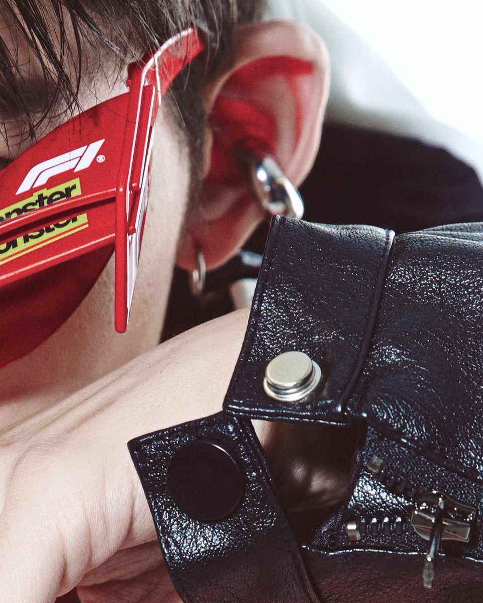 All kill สุด ๆ พี่ปอนด์เท่ไม่ไหว ทั้งเครื่องหน้า 
ทั้งสีคอนแทค 🫠🏳️

#GENTLEMONSTER <a href="/_GentleMonster_/">GENTLE MONSTER</a>
#GENTLEMONSTER_CIRCUITCOLLECTION
#GENTLEMONSTER2026
#ppnaravit <a href="/ppnaravit/">ppnaravit</a>