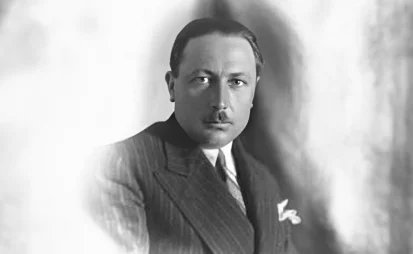 Cumhuriyet'in temelleri atılırken, savaş meydanlarında kazanılan zaferlerin asıl kalıcı zaferlere, yani bilim ve kültür devrimlerine dönüşmesi gerekiyordu. Cepheden dönen yorgun ama inançlı bir milletin, çağdaş medeniyetler seviyesine yürüyebilmesi için yepyeni bir zihniyete,