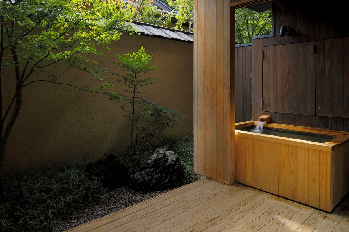kyoto_onsen's tweet photo. 【翠嵐 ラグジュアリーコレクションホテル 京都】

ホテル宿泊者限定の貸切温泉露天風呂「洛」と「庵」では、それぞれ専用の日本庭園「竹音の庭」をながめながら、くつろぎの時間をお過ごしいただけます。

https://t.co/hZCRDAI4Ex

＃翠嵐ラグジュアリーコレクションホテル
＃京都温泉巡り https://t.co/tcfV1YbNWS