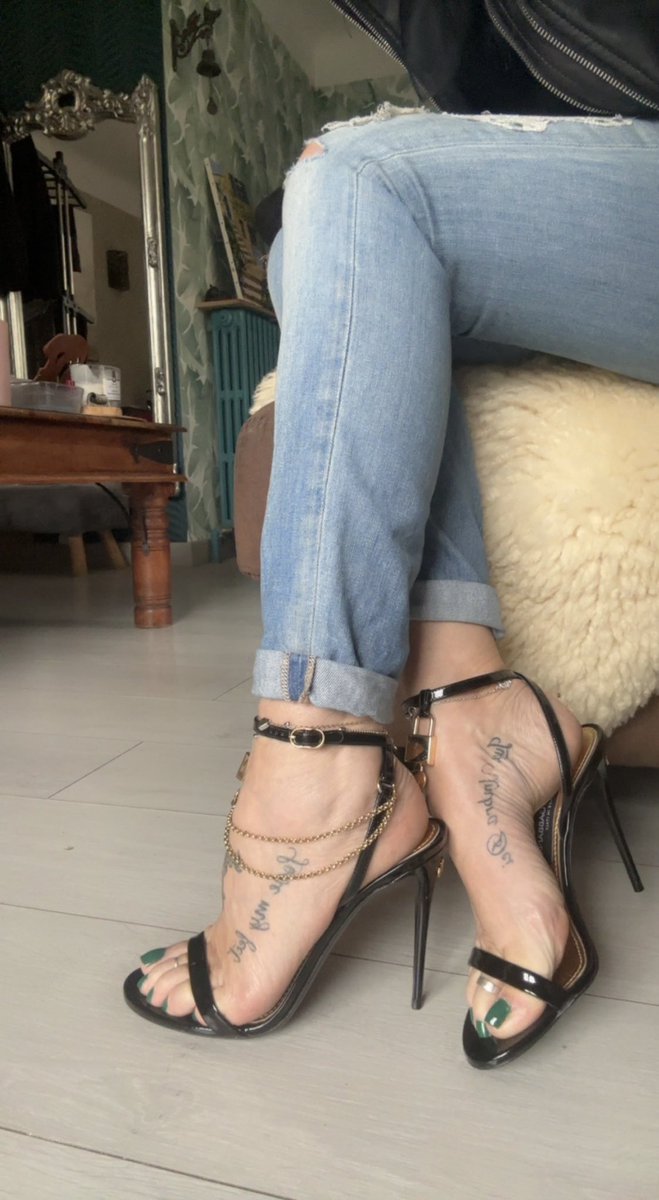ladygeorgia0683's tweet photo. On vendredi à tous 😈😜 https://t.co/8PTVXuUwbn