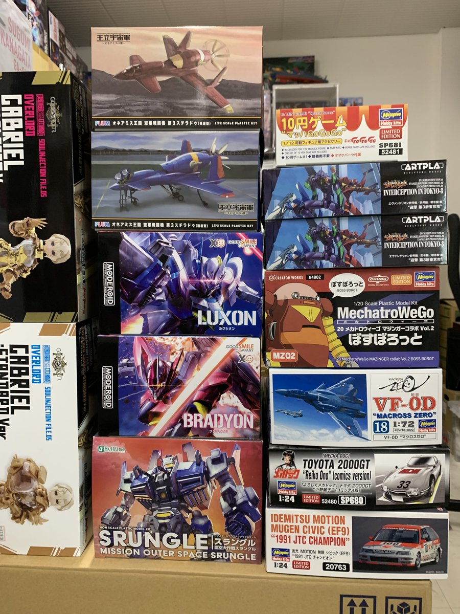 こんいちは 入荷商品は順番に品出しをして行きます 予約開始商品