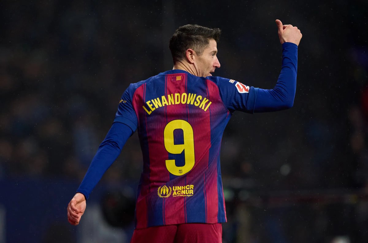 🎙️| Robert Lewandowski told Sky Sports on his future. 🗣️ "I will give myself around three months to decide what I want to do. Me, just me."