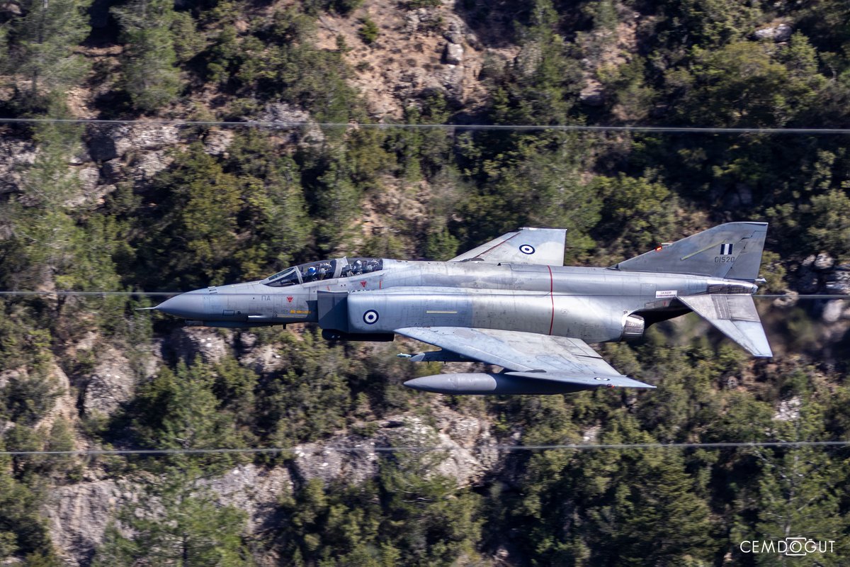 Telgrafın tellerine Phantomlar mı konar
#PhantomPhriday #PhantomFriday 
<a href="/HAFspokesperson/">Hellenic Air Force</a>