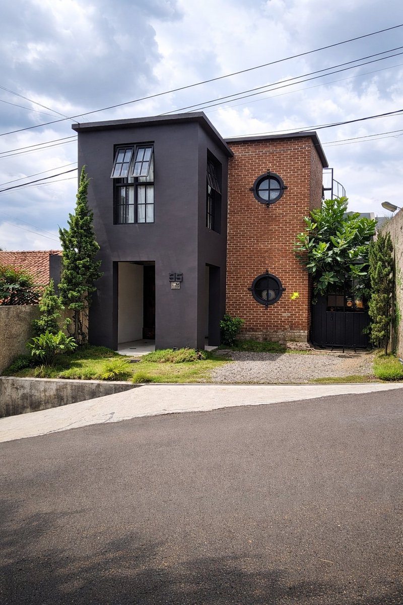 AdjieRealty's tweet photo. Rumah Aestetik Dago 
Dijual rumah cakep semi furnished, lokasi strategis dekat tempat wisata, coffee shop dan lain lain. Ada taman depan dan belakang.

Luas Tanah 132 m²
Luas Bangunan 160 m2
Kamar Tidur 3
Kamar Mandi 2

IDR 2 M (Nego)

📍Dago Bandung https://t.co/SWXdKaUTHv