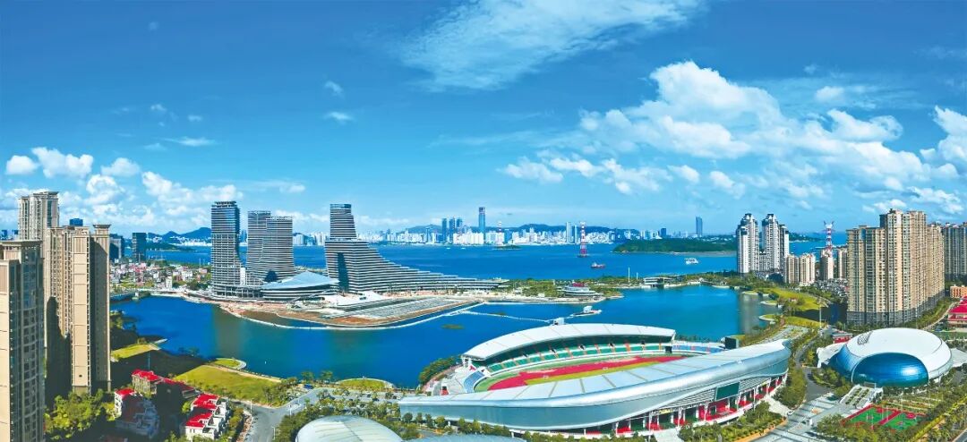 ✨Xiamen is further integrating innovation, industry, capital, and talent! By leveraging exhibition resources to fuel industrial growth, the city is empowering districts to specialize in sectors like AI and data. This "one district, one sepcialty" strategy is fostering a virtuous