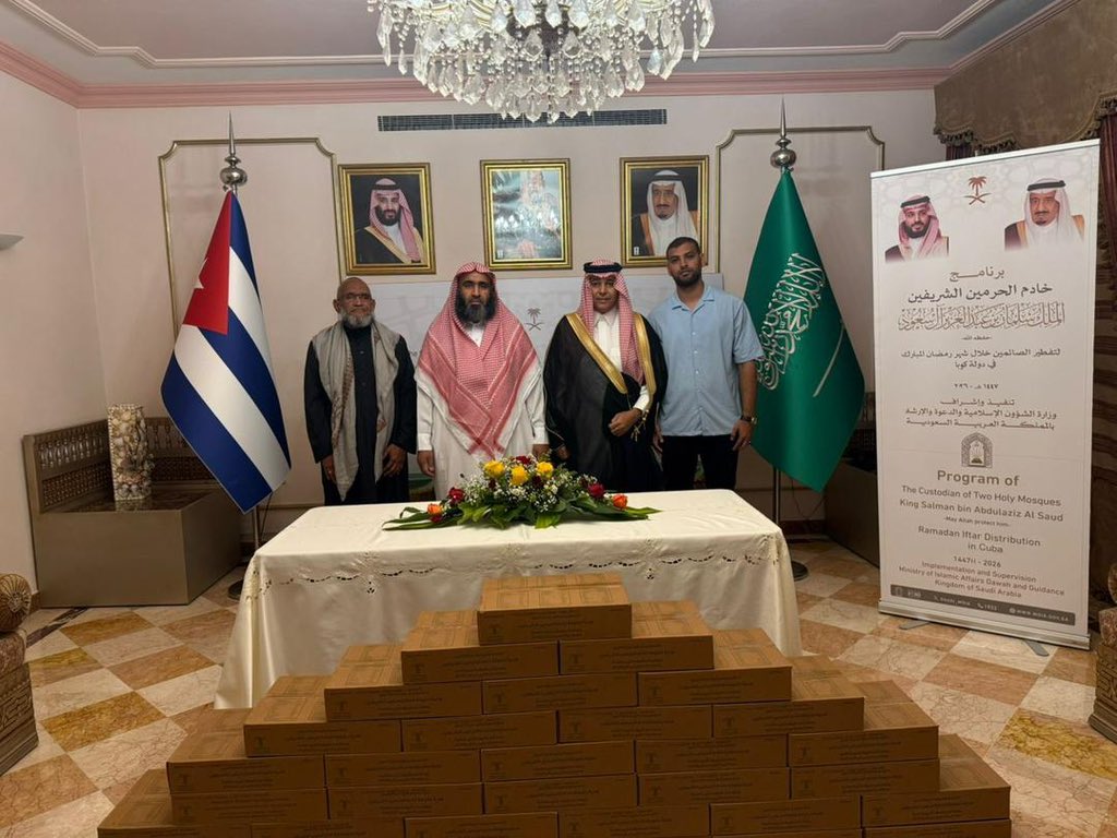 KSAembassyHA's tweet photo. استضاف سعادة السفير الدكتور وليد 
الحمودي حفل تدشين برنامج خادم الحرمين الشريفين لتفطير الصائمين خلال شهر رمضان المبارك في دولة كوبا، بحضور رئيس الرابطة الإسلامية في كوبا وممثل وزارة الشؤون الإسلامية والدعوة والإرشاد. https://t.co/ShcKQPSFuL