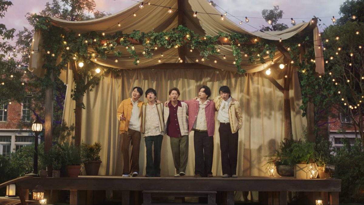 They are my youth.
They are the light that lingers in my heart.
They are the memory that will never fade.
They are my greatest obsession.
They are home.
ARASHI
💙❤️💚💛💜