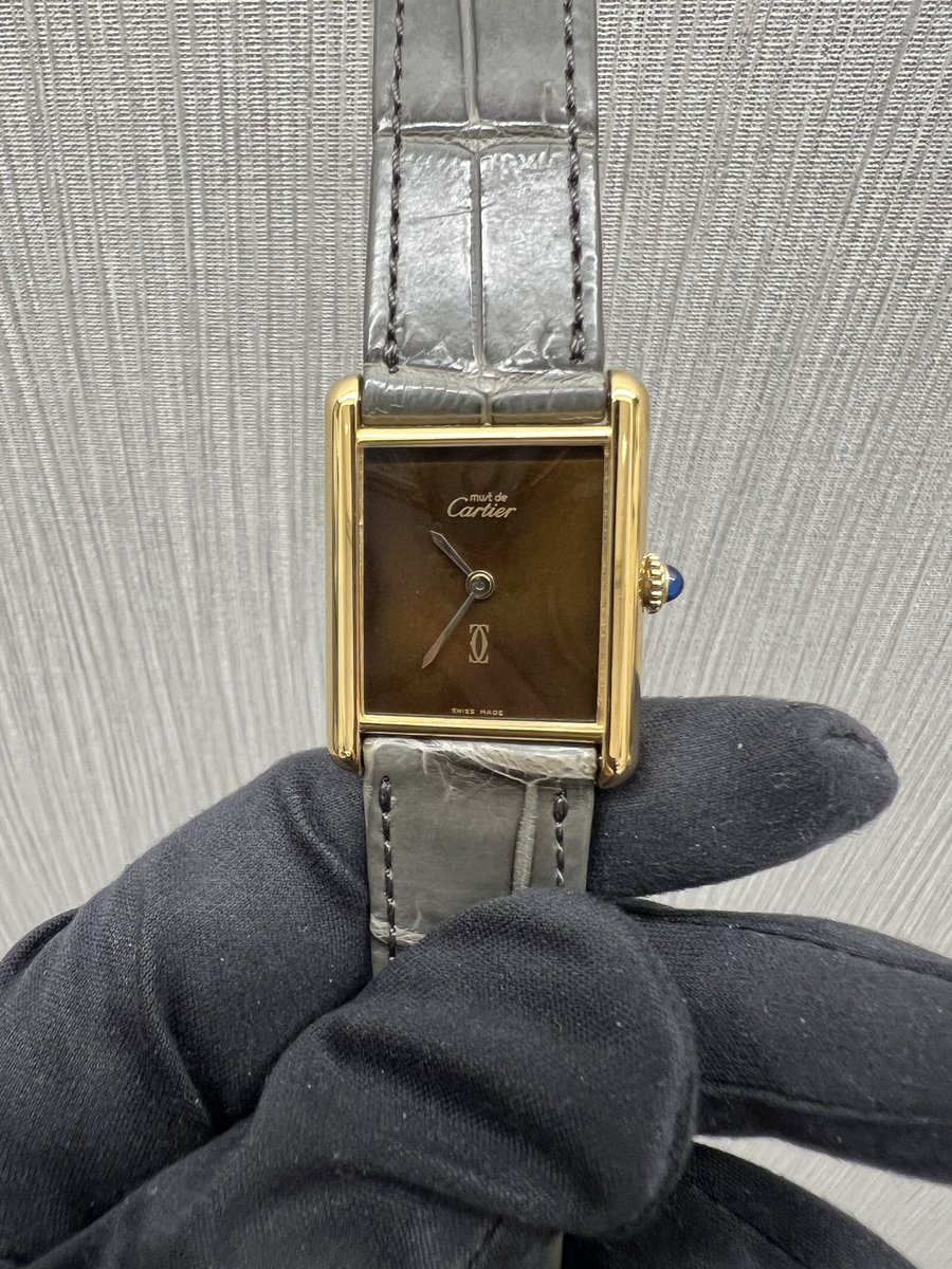 MONTAGNEvintage's tweet photo. #カルティエ #マストタンク 珍しいブラウン文字盤が入荷しました。
インデックスも無いシンプルなデザインです✨尾錠もカルティエ純正です。
ぜひご覧ください。

https://t.co/dpROeQLrYc https://t.co/ZwWZzTPSfB