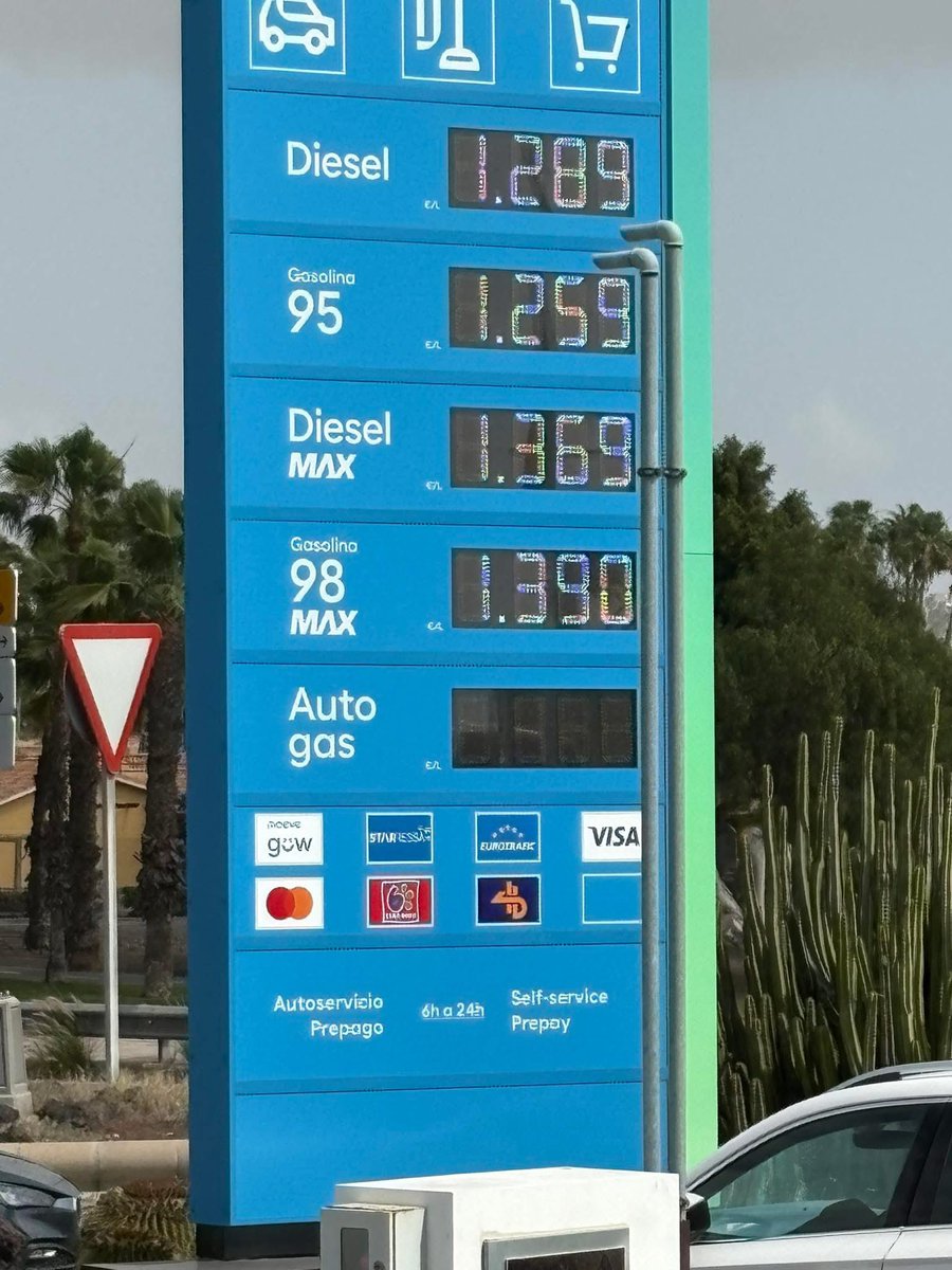 Ondertussen in Spanje. Maar we zijn wel 1 Europa. <a href="/MinPres/">Rob Jetten</a> #kabinet #benzine #gemeenteraadsverkiezingen