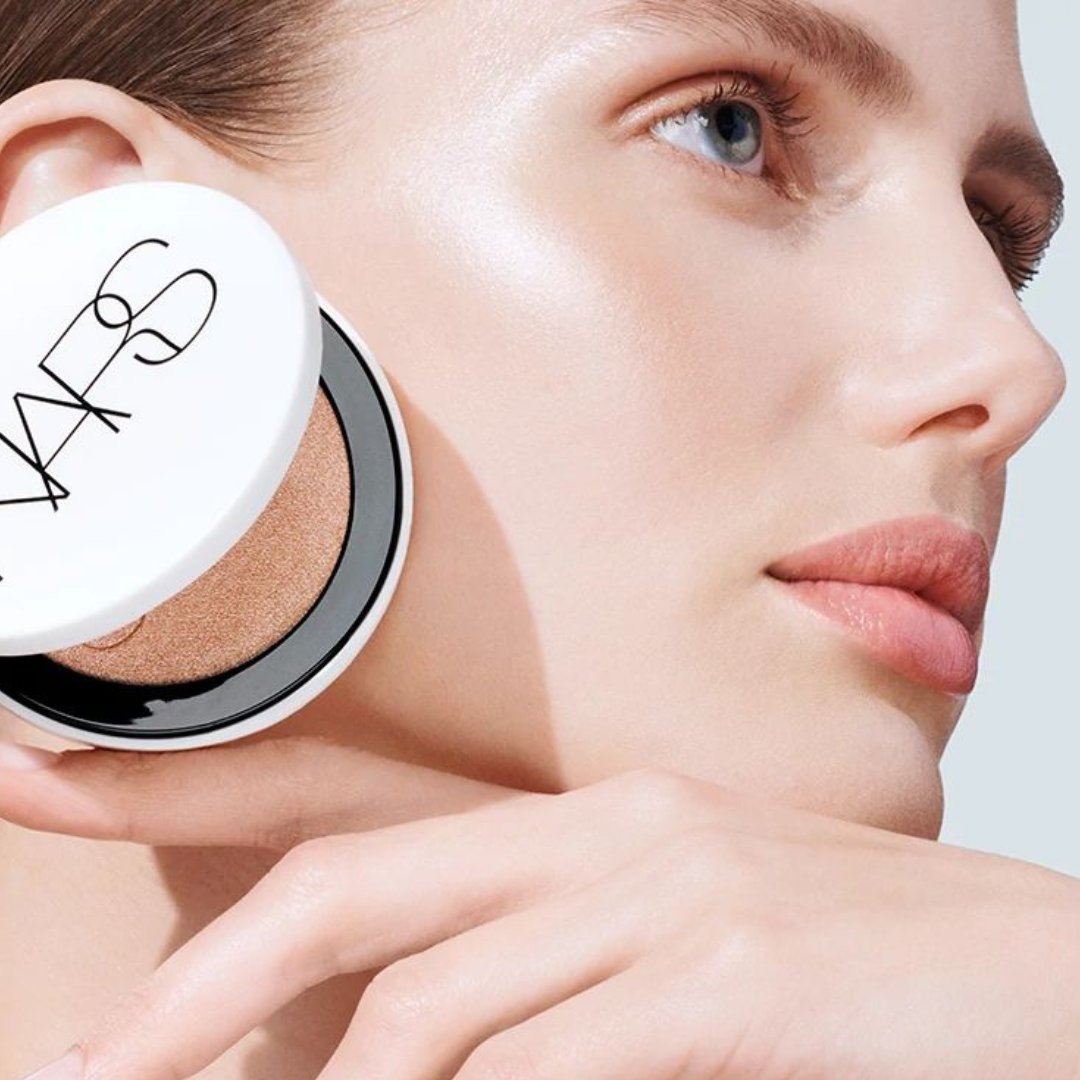 NARSCosmeticsJP's tweet image. ＜オフィシャルサイト限定＞
ルミナイジングパウダーキット

優美な輝きを演出するハイライターとブラシに、肌を美しく魅せるブラッシュ特製サイズと特製ポーチがセットに。

▽詳細はこちら
narscosmetics.jp/campaign-new-l… 

＃NARS ＃ナーズ