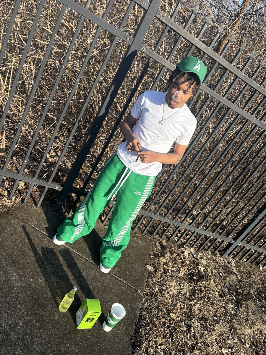 TrappStar9's tweet photo. I Got Grands Like A Grandpa 🧙🏾 https://t.co/v6MwFzPTOz