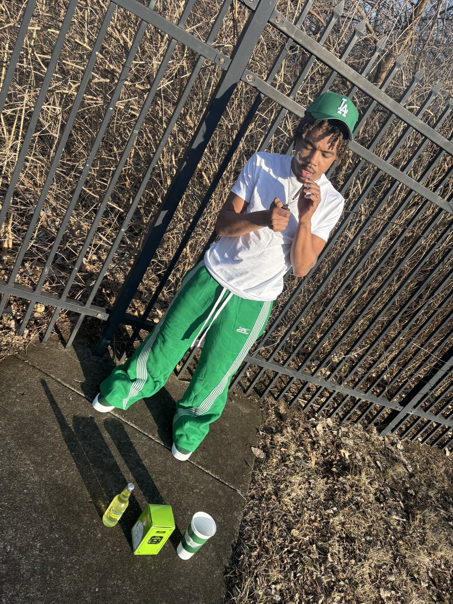TrappStar9's tweet photo. I Got Grands Like A Grandpa 🧙🏾 https://t.co/v6MwFzPTOz