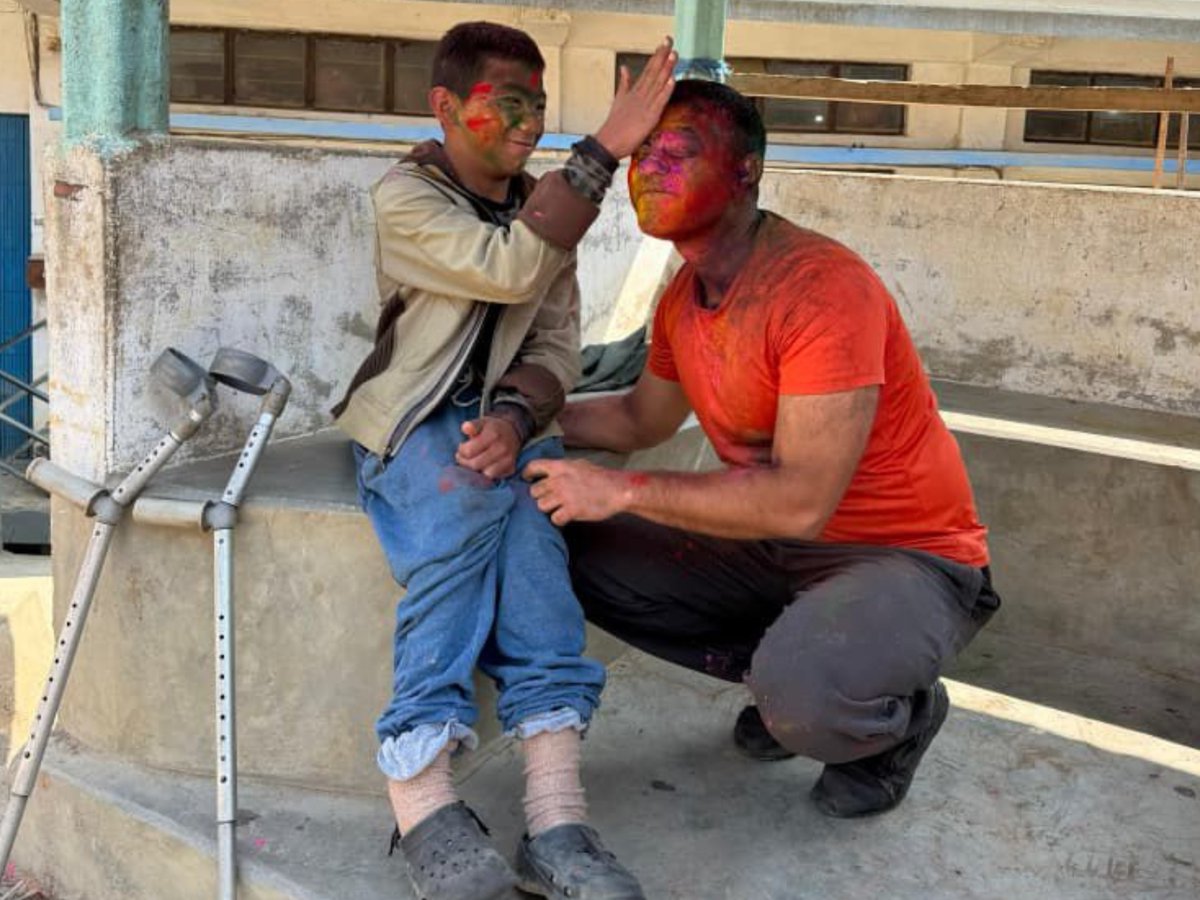 Spearcorps's tweet image. 𝗖𝗼𝗹𝗼𝘂𝗿𝘀 𝗼𝗳 𝗝𝗼𝘆, 𝗕𝗼𝗻𝗱𝘀 𝗼𝗳 𝗖𝗮𝗿𝗲

#AssamRifles under #SpearCorps celebrated a colourful #Holi with children of Zeme Orphanage Home, #Peren, #Nagaland, spreading joy and festive cheer.

#SpearCorps के अंतर्गत #AssamRifles ने Zeme Orphanage Home, #Peren,