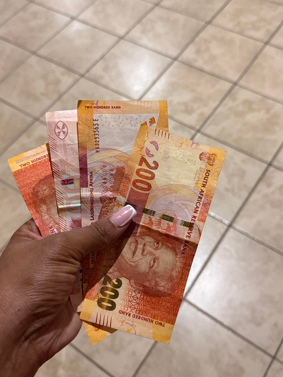 He gave me money and suddenly I’m not tired anymore… now I’m cleaning the whole house 😩😂
Money really gives women energy  give it to us😂