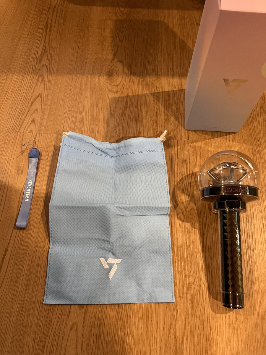 WTS 

Hi! I'm selling my Seventeen Carat Bong ver. 3. (Around Metro Manila)

- Was only used once during Seventeen Right Here Concert.
- No defects
- With pouch and wrist lanyard

DM for details ^^

#seventeen #lightstick #forsale #caratbong