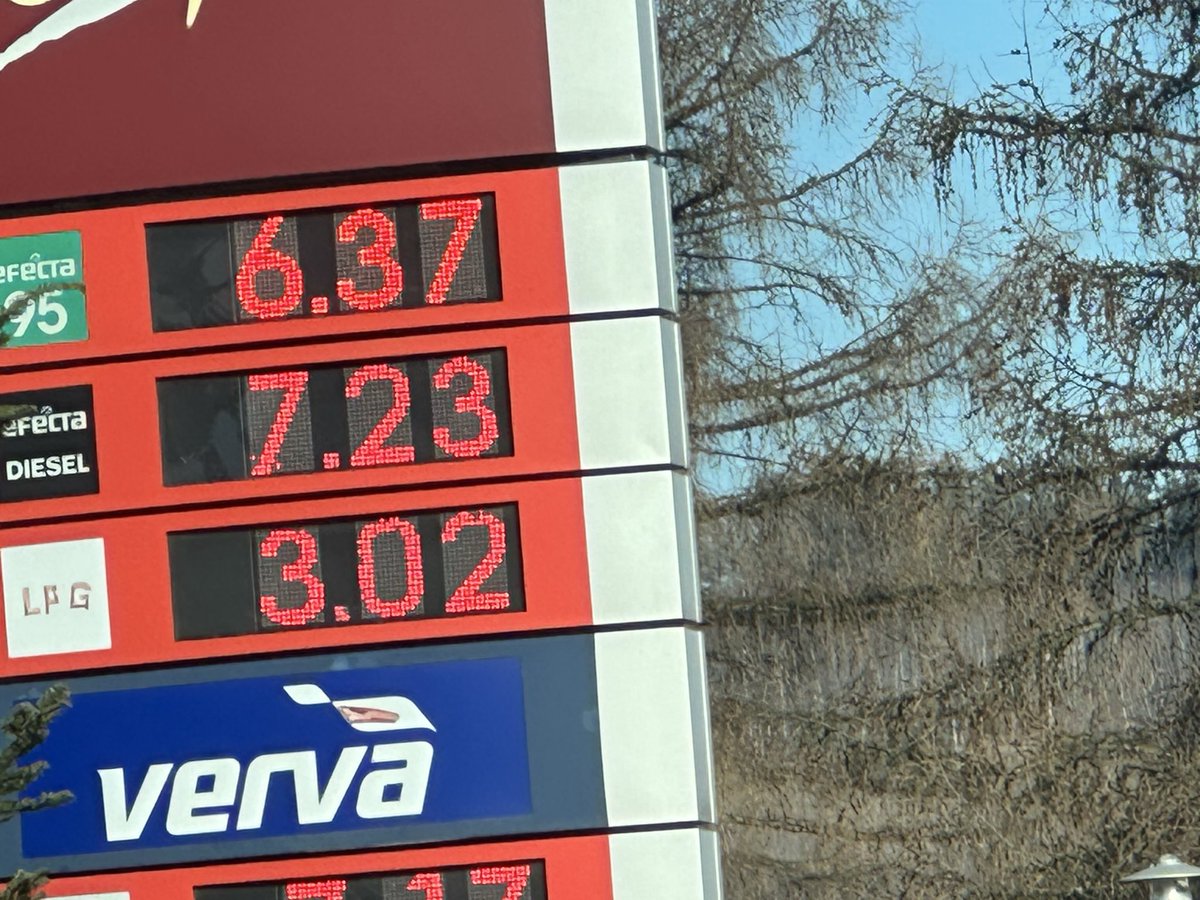 Łańcuch dostaw paliwa chyba nie wszędzie daje radę. Orlen przy Wieniawskiego w Wałbrzychu paliwa brak dziś o 8.oo. Przy ulicy Wysockiego paliwo jest. W cenie ze zdjęcia.