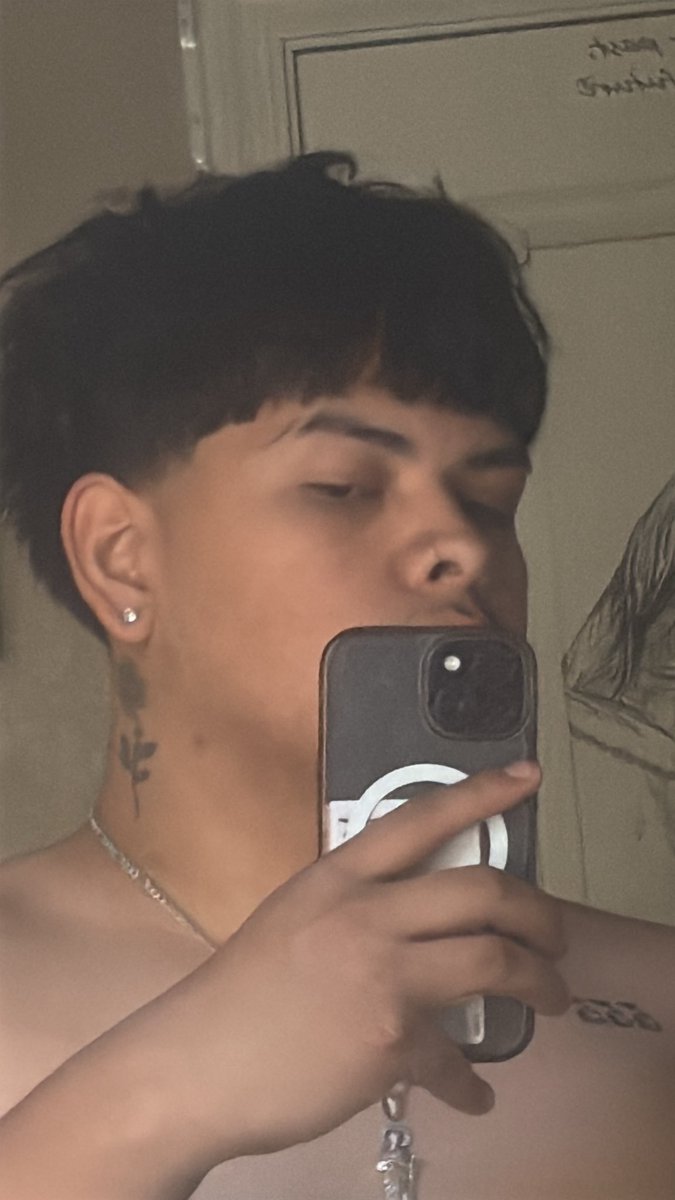 chango602's tweet image. Where the az gym females #grok #phoenixAz #phoenix #az #females #edgar