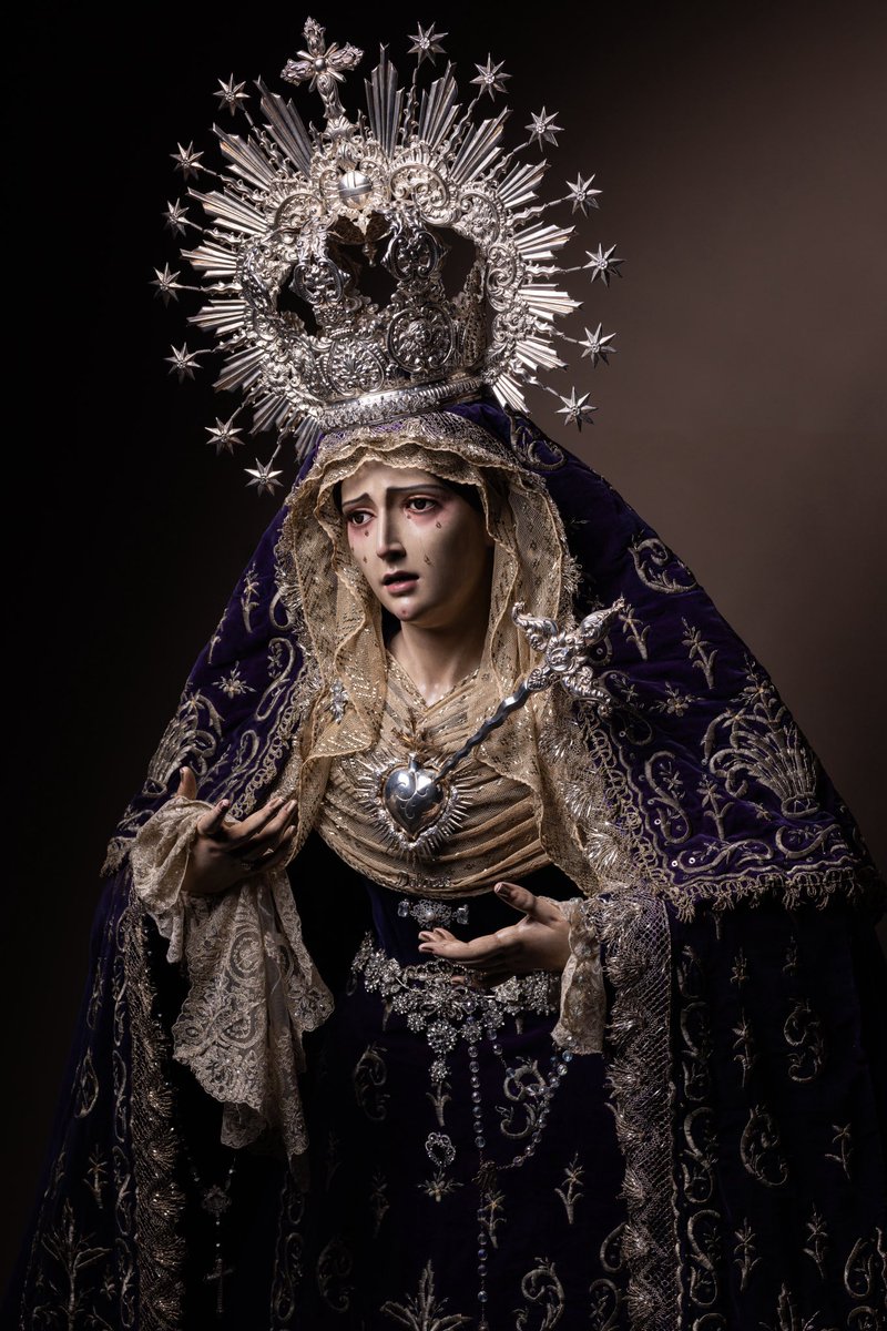 DoloresPtoTorre's tweet photo. 🪡 Nuestra Señora de los Dolores luce ataviada para sus cultos cuaresmales con terno morado y plata con bordados antiguos, arreglada por su vestidor D. Javier Nieto. https://t.co/3H0NQQwBTR