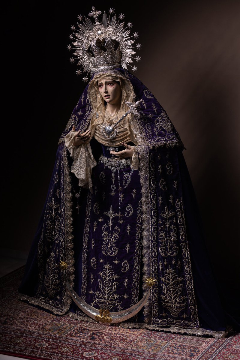 DoloresPtoTorre's tweet photo. 🪡 Nuestra Señora de los Dolores luce ataviada para sus cultos cuaresmales con terno morado y plata con bordados antiguos, arreglada por su vestidor D. Javier Nieto. https://t.co/3H0NQQwBTR