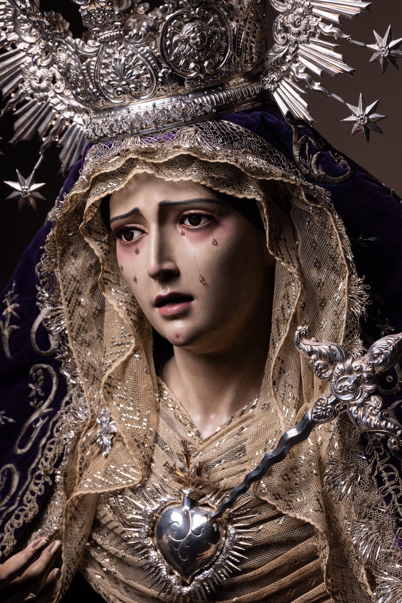 DoloresPtoTorre's tweet photo. 🪡 Nuestra Señora de los Dolores luce ataviada para sus cultos cuaresmales con terno morado y plata con bordados antiguos, arreglada por su vestidor D. Javier Nieto. https://t.co/3H0NQQwBTR
