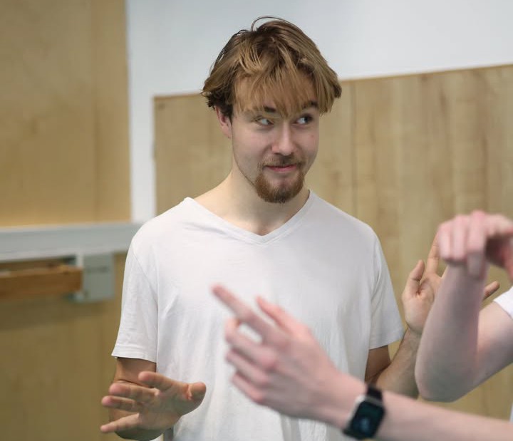 Ztratil se Vojta,
v případě jakýchkoli informací obraťte se, prosím, na Policii ČR

HOUHA VOJTĚCH
pohřešovaný muž
Datum narození: 26.10.2006
Pátrání vyhlášeno: 05.03.2026
Bydliště - okres BEROUN
Nebezpečný: NE
Ozbrojen: NE
Nakažlivá nemoc: NE
Státní příslušnost: Česká republika