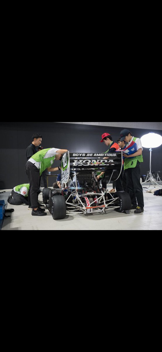 FHT_Shinkan's tweet photo. 北海道大学に合格された皆さんおめでとうございます🎉🎉
「F1（フォーミュラワン）」って聞いたことありませんか？🏎️
私達は北大でレーシングカーを設計・製作し、年に一度の全国大会で勝負しています🏆
スポンサー営業などもあり文理や性別問わず糧になる経験ができます❕
#春から北大 https://t.co/kIJhNr8fBu