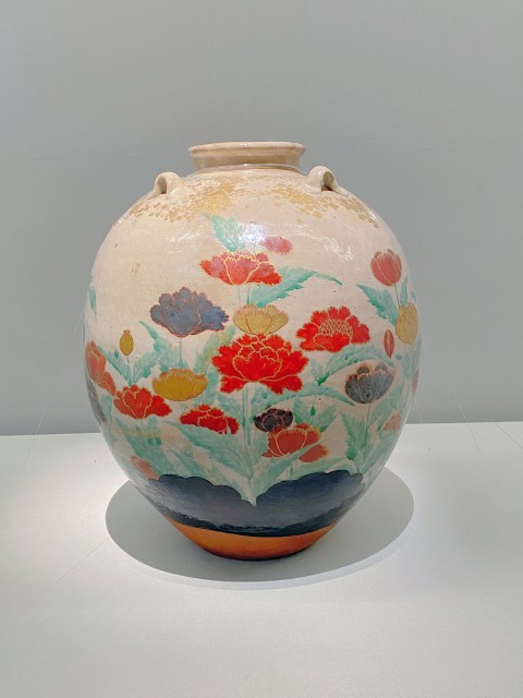 作品紹介】一番人気、野々村仁清《色絵芥子文茶壺》。美しい芥子模様が