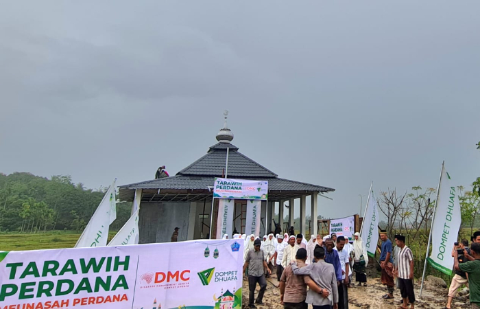 dompetdhuafaorg's tweet image. Bangun Meunasah Al-Hijra, Dompet Dhuafa Bantu Warga Aceh Jemput Tarawih Perdana Ramadan 1447 H

dompetdhuafa.org/bangun-meunasa…

#DompetDhuafa #Aceh #Ramadan1447H