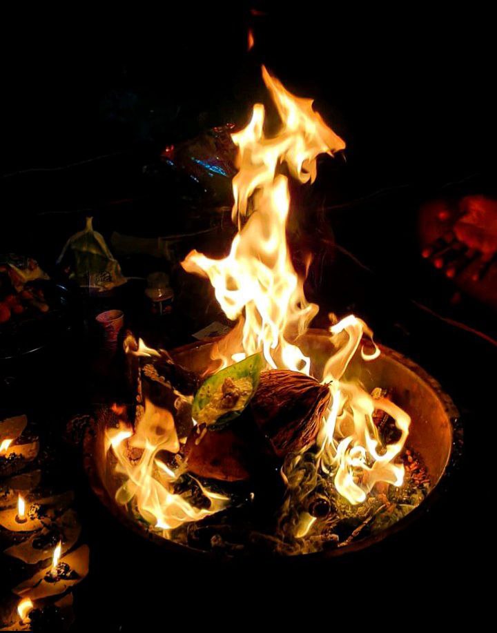 Phonenurd's tweet photo. From the sacred warmth of the fire to the vibrant colors of life. Capturing the spirit of the season in every frame using my Oppo find X9 pro 

#Photography #Holi #SunsetPhotography #MacroShot #Nature #GoldenHour #MobilePhotography #India #ColorsOfIndia
#oppofindx9pro #oppo https://t.co/EiK4kOQr7G