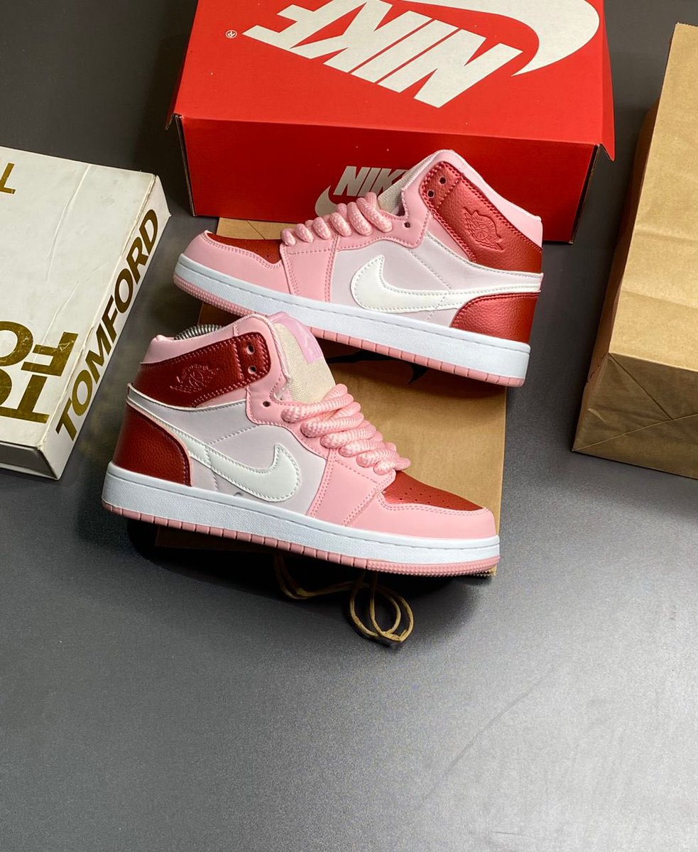 Mimi08837's tweet photo. Update - Jordan 1 

Size 38-40
Small fit(pick 1 size ahead) 

 Packaged paper bag  &amp;. box 📦 

A pair 28,000 https://t.co/3yisBmZj4A