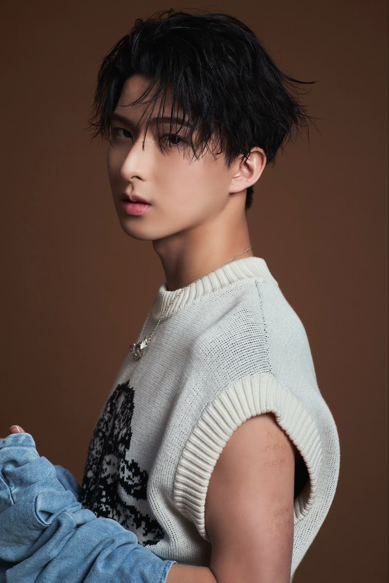 7pm on Instagram TODAY📸

#TAGRIGHT #岸波志音
#GIANNAPLUS