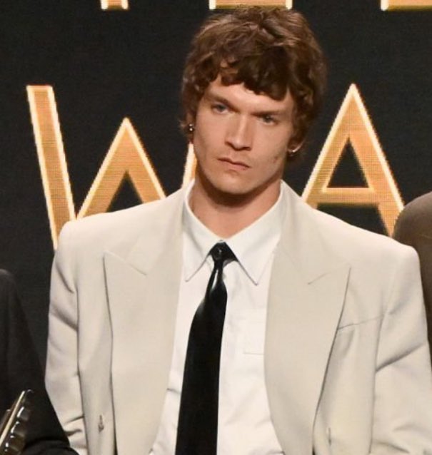 hollanovslore's tweet image. the differences are so OBVIOUS i’m flabbergasted #release my boy