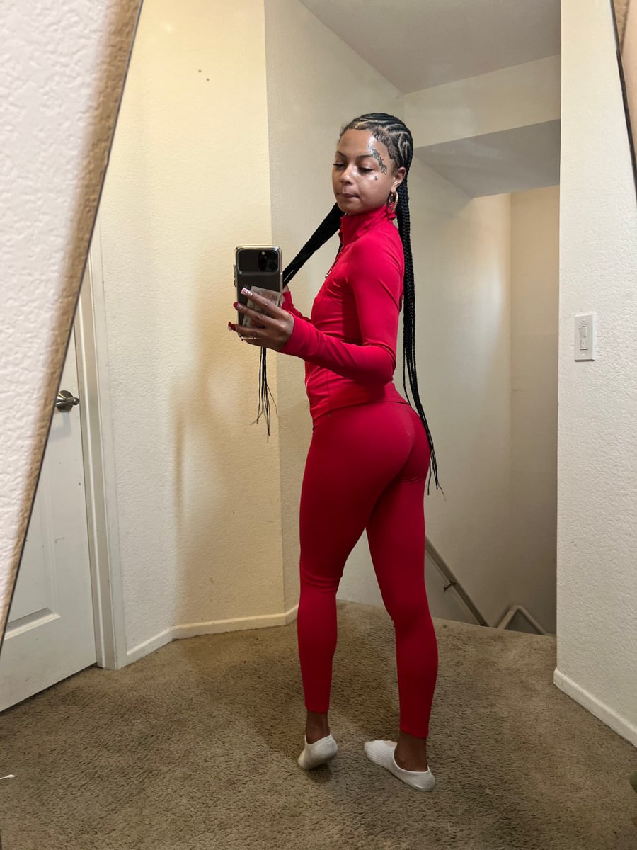 Ms.Barely Legal🎀 tweet media