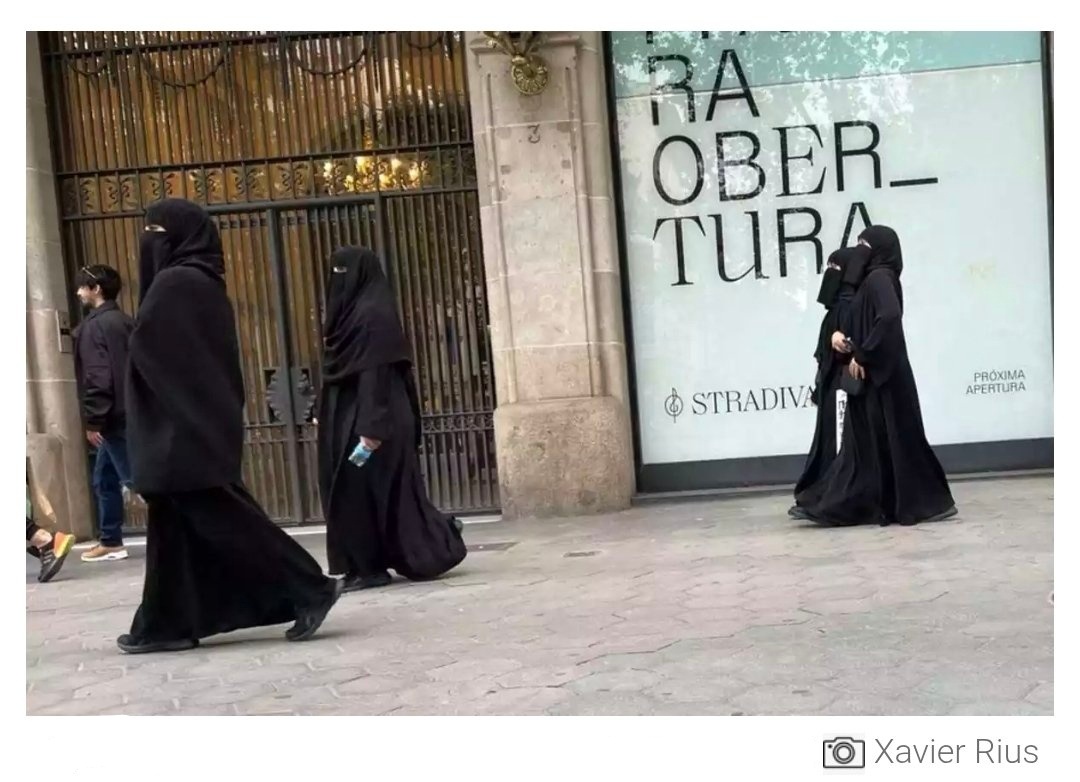 Molt feminisme però quan es tracta de prohibir el burca, la majoria de partits polítics voten que no posicionant-se a favor de la submissió de la dona vers l'home a l'islam.